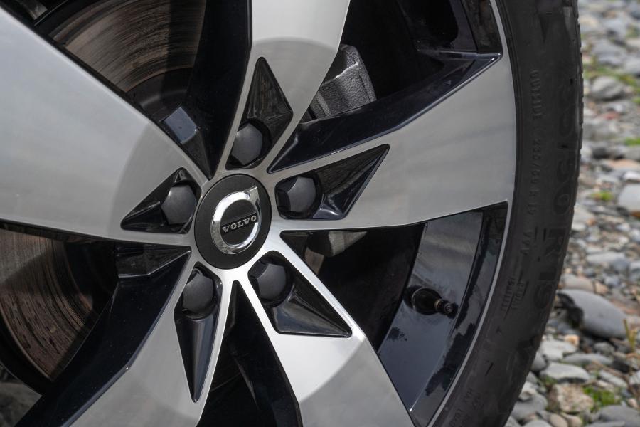 Колеса Volvo XC40 D3 Inscription 2018 года  (UK) (фото 13 из 40)